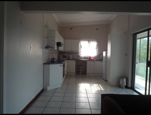 2 BEDROOM FLAT TO LET IN UMTENTWENI